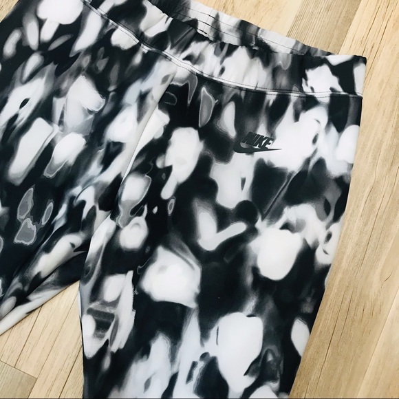 Nike Womens Sportswear thick Gym black/white Leggings sz Medium - Picture 6 of 11